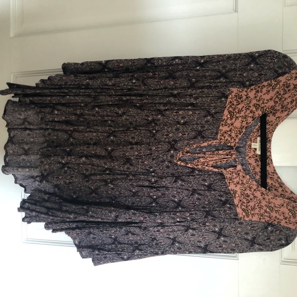 Patterned Blouse - Picture 2 of 3